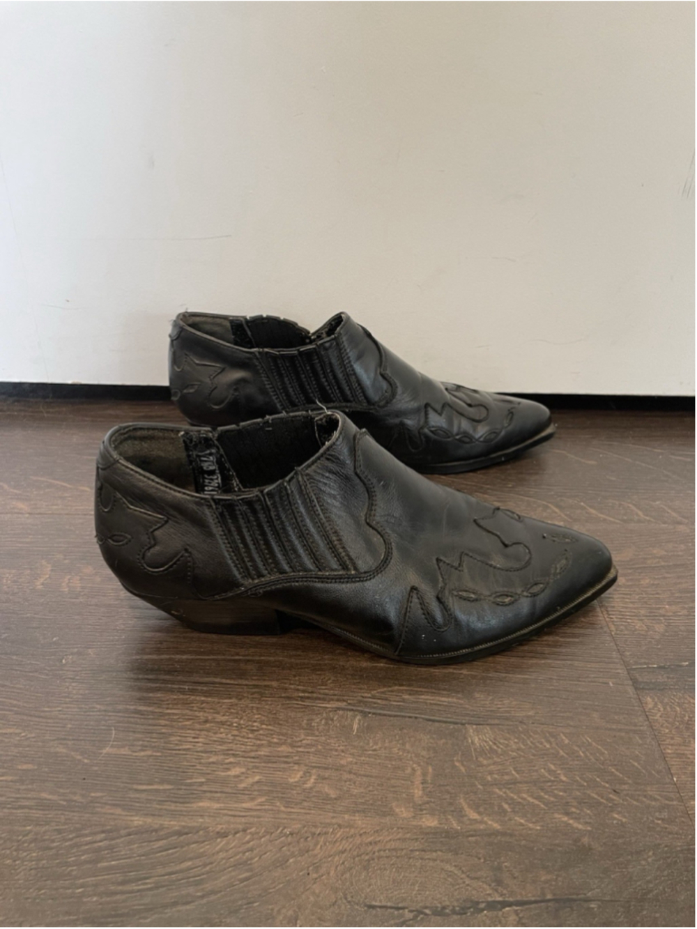 Vintage Black Leather Western Style Boho Loafer Booties Cowgirl Pointed Toe 7.5 - Picture 6 of 10